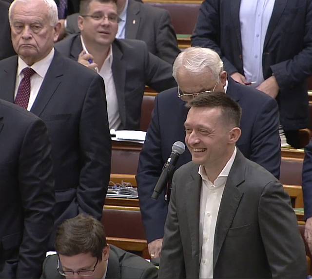 Forrás: parlament.hu Forrás: parlament.hu
