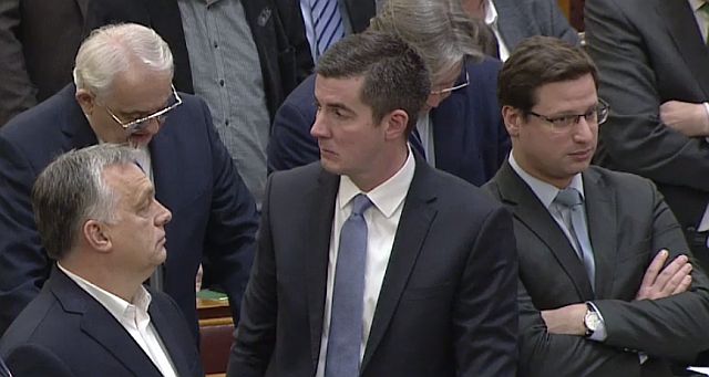 Forrás: Parlament.hu Forrás: Parlament.hu