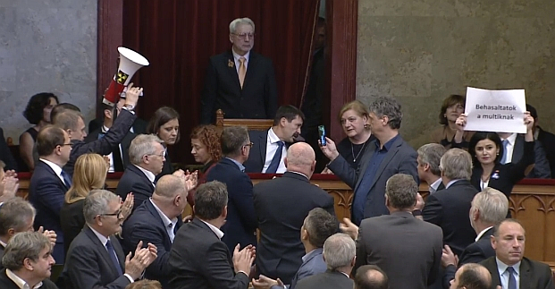 Forrás: parlament.hu Forrás: parlament.hu