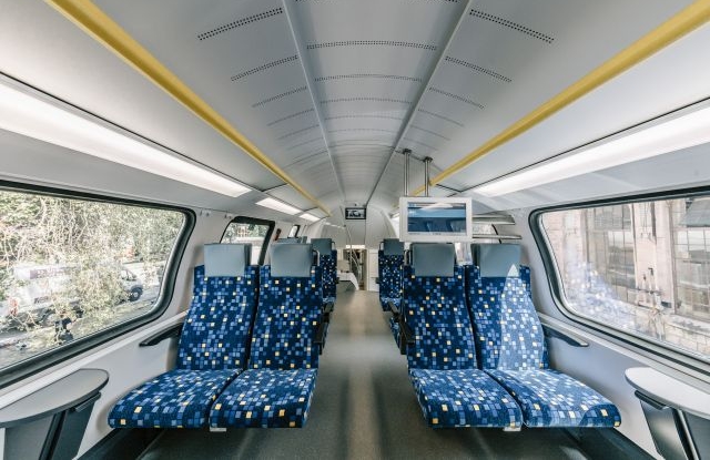 Dunakeszi, 2019. július 16. Kigördül a MÁV-Start megrendelésére készült első nagykapacitású KISS emeletes motorvonat a Dunakeszi Járműjavító gyártócsarnokából 2019. július 16-án. Forrás: MÁV/Stadler Dunakeszi, 2019. július 16. Kigördül a MÁV-Start megrendelésére készült első nagykapacitású KISS emeletes motorvonat a Dunakeszi Járműjavító gyártócsarnokából 2019. július 16-án. Forrás: MÁV/Stadler